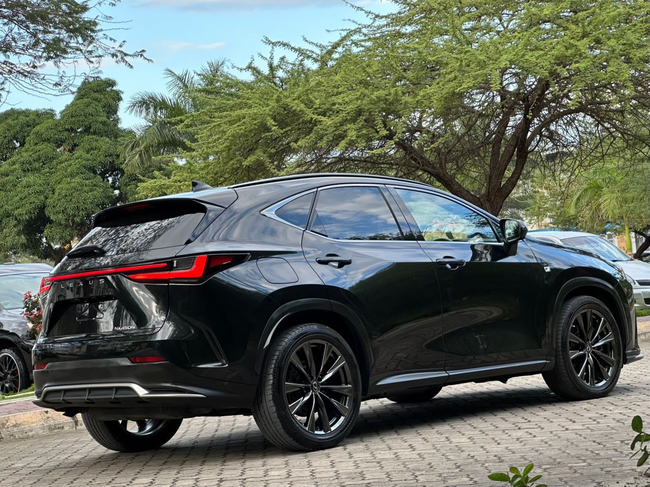 LEXUS thumbnail 8